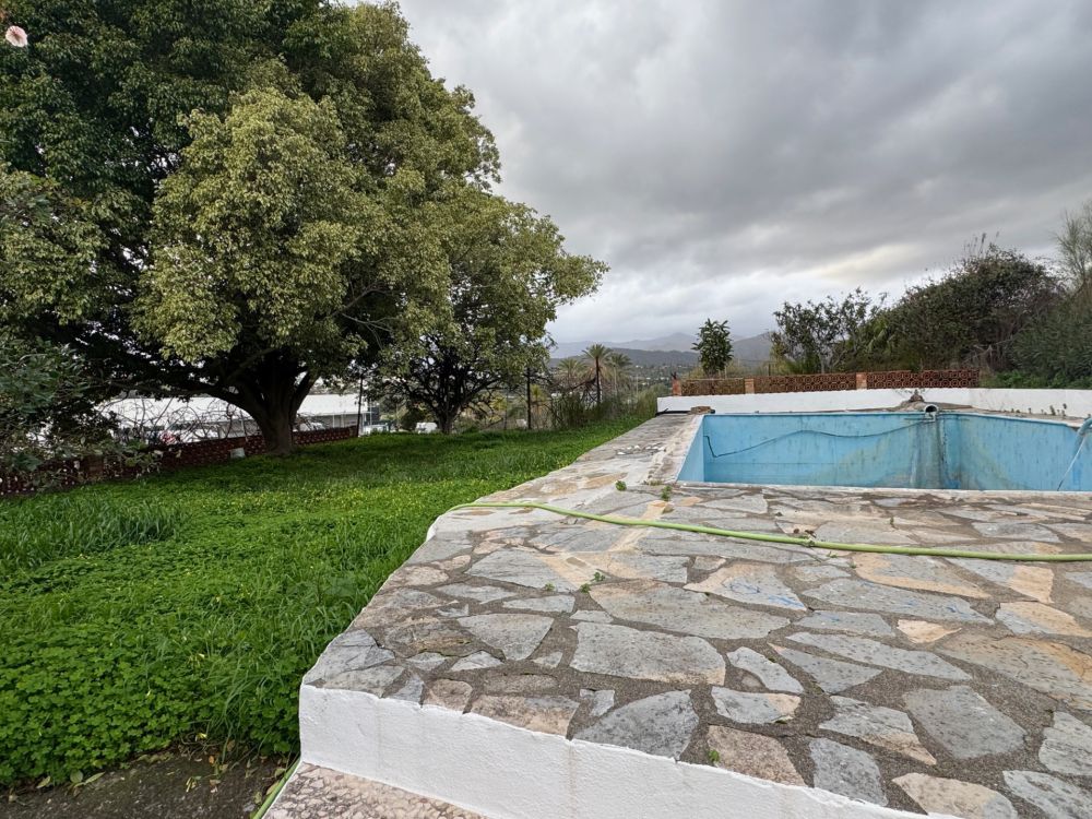 4-Bed Traditional Finca with Sea Views in Guadalmansa, Estepona