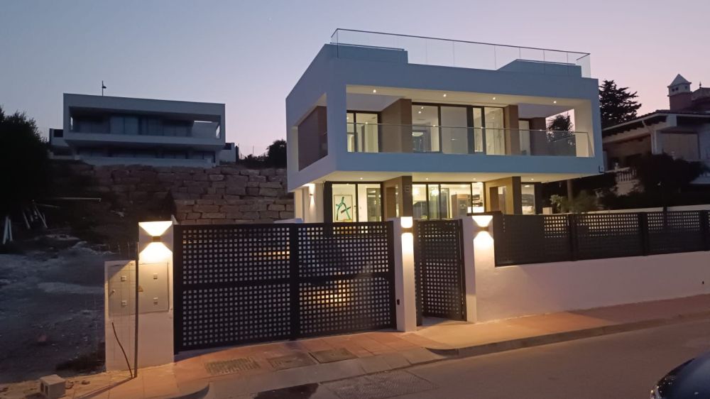 3-Bed Contemporary Villa with Sea & Golf Views – Valle Romano, Estepona