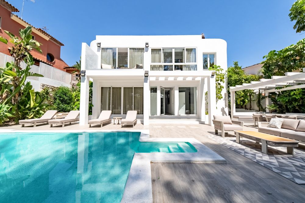 Detached Villa with Private Pool in Nueva Andalucía, Marbella