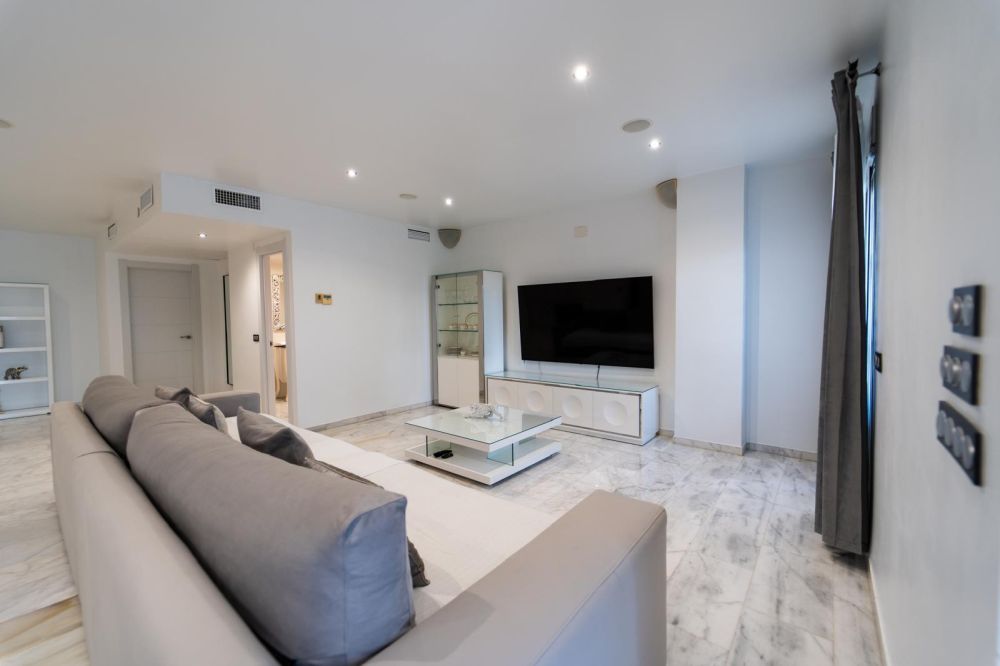 Luxury 4 Bedroom Villa in Urb. La Reserva de Marbella Description