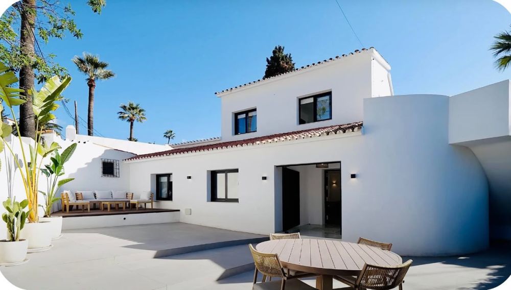 Charming 3-Bedroom Villa with Pool and Gym in Aloha