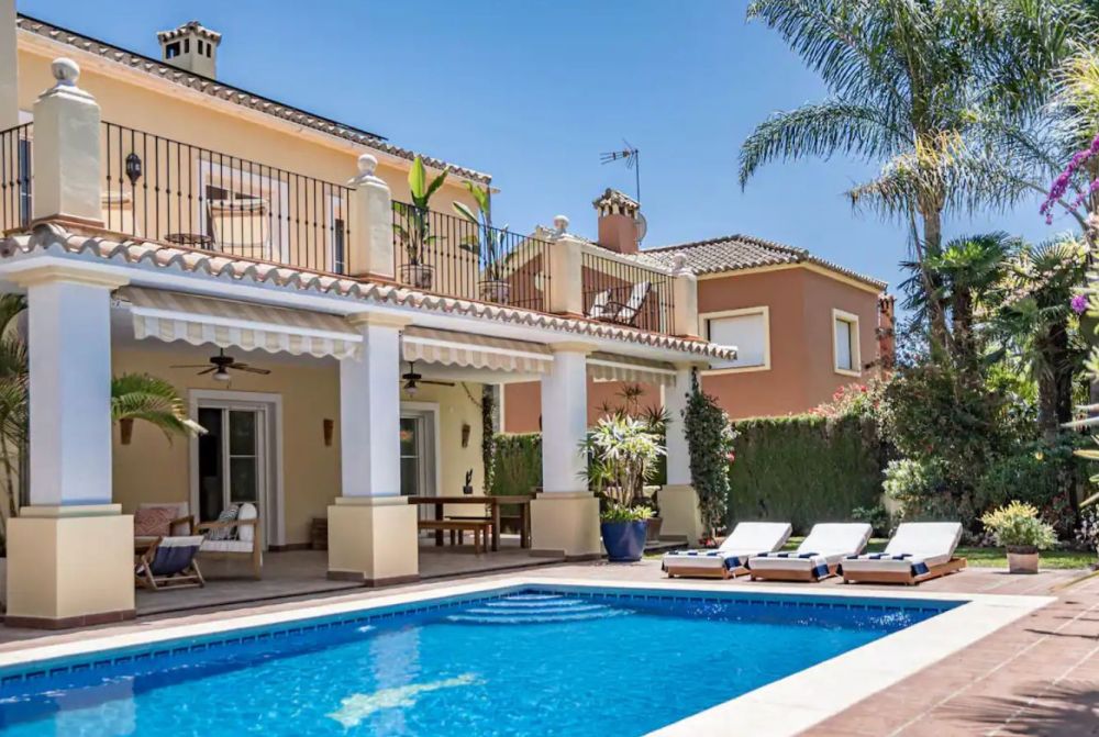 6 Bedroom Villa with Private Pool in San Pedro de Alcántara