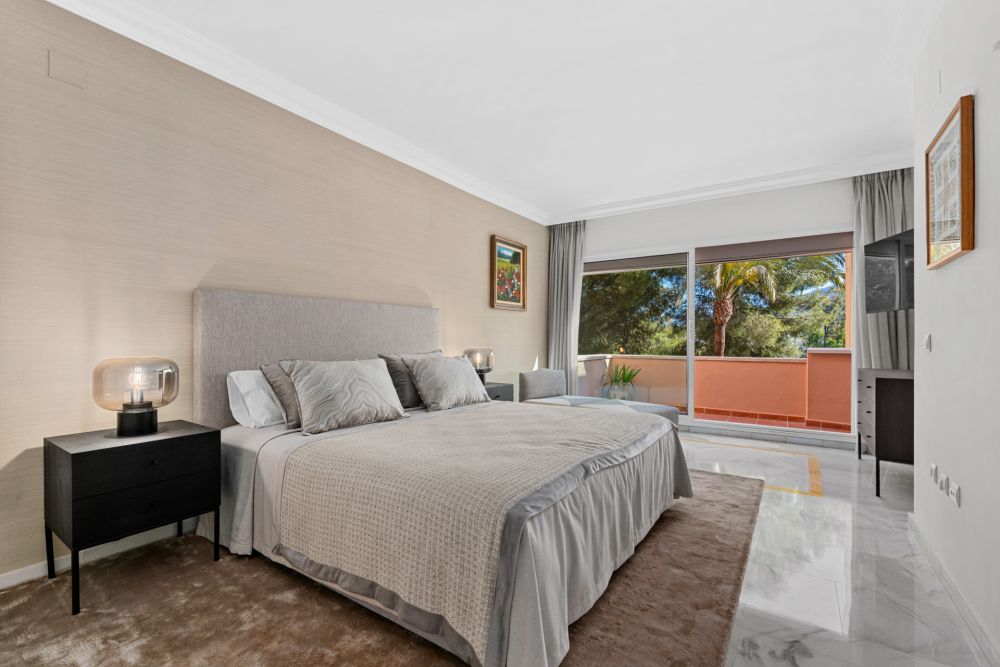 Beautifully Renovated Three-Bedroom Apartment in Magna, Nueva Andalucía