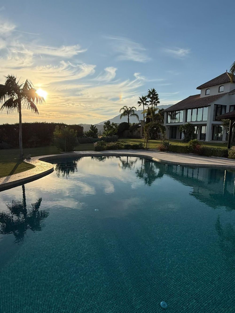 6-Bedroom Villa in El Velerín, Estepona