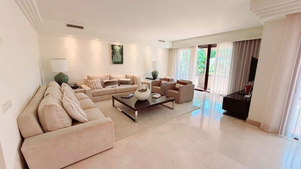 Exclusive luxury apartment in Alzambra Hills Club, Marbella