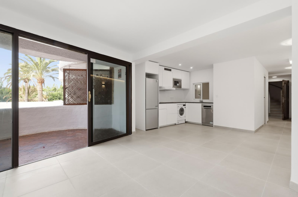 Modern 1-Bedroom Studio 400m from the Beach – Marbesa, Elviria