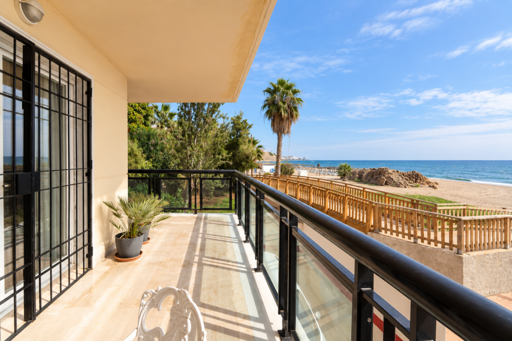 Exclusive Renovated Frontline Beach Apartment in Fuengirola