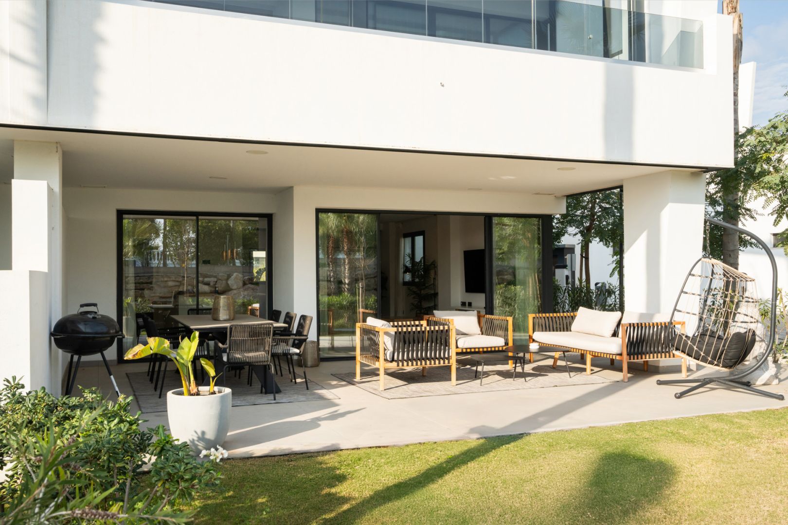 Modern 3-bedroom apartment for sale in Altos de Estepona