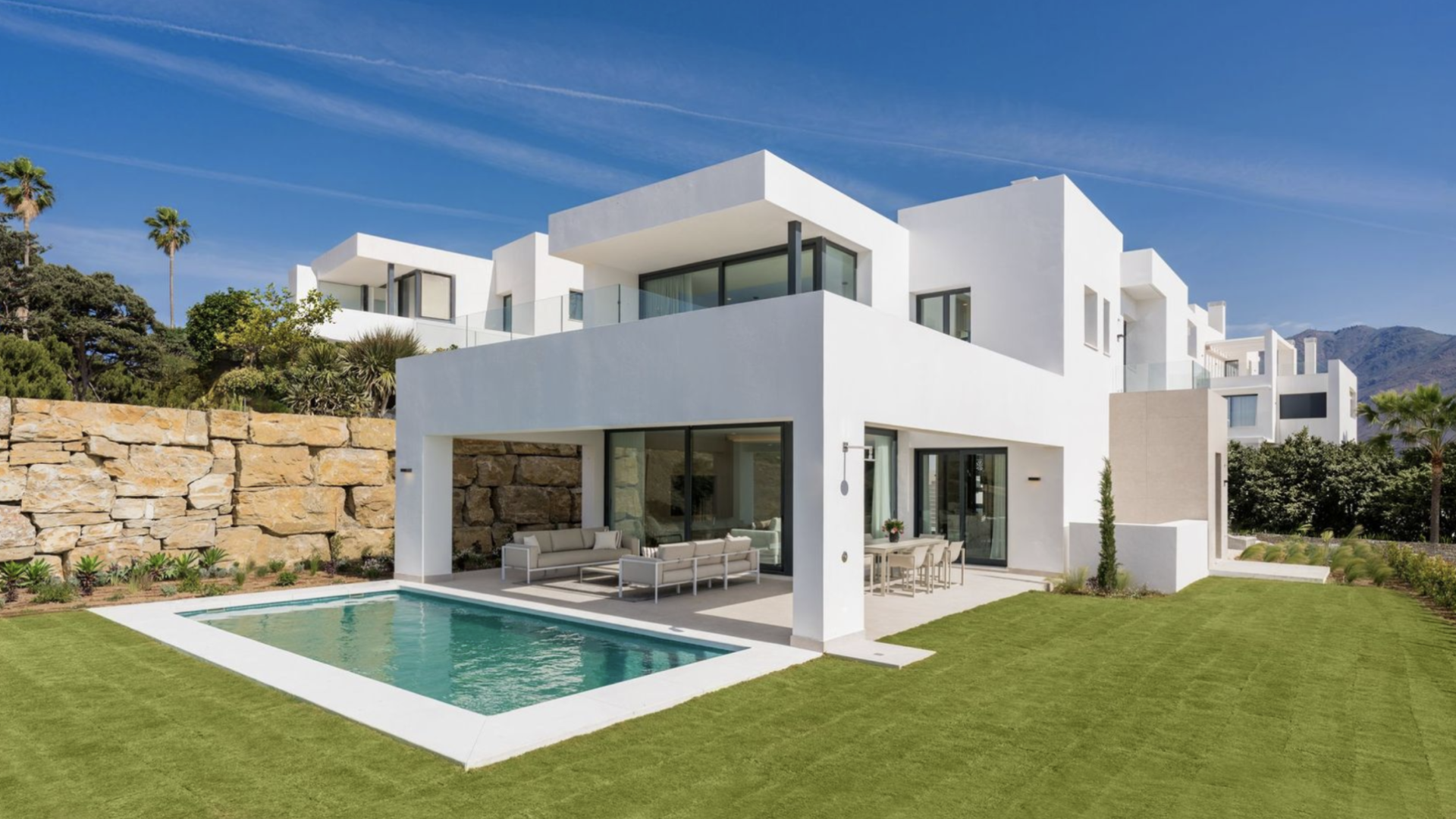 Modern Luxury Villa for Sale in Estepona Golf