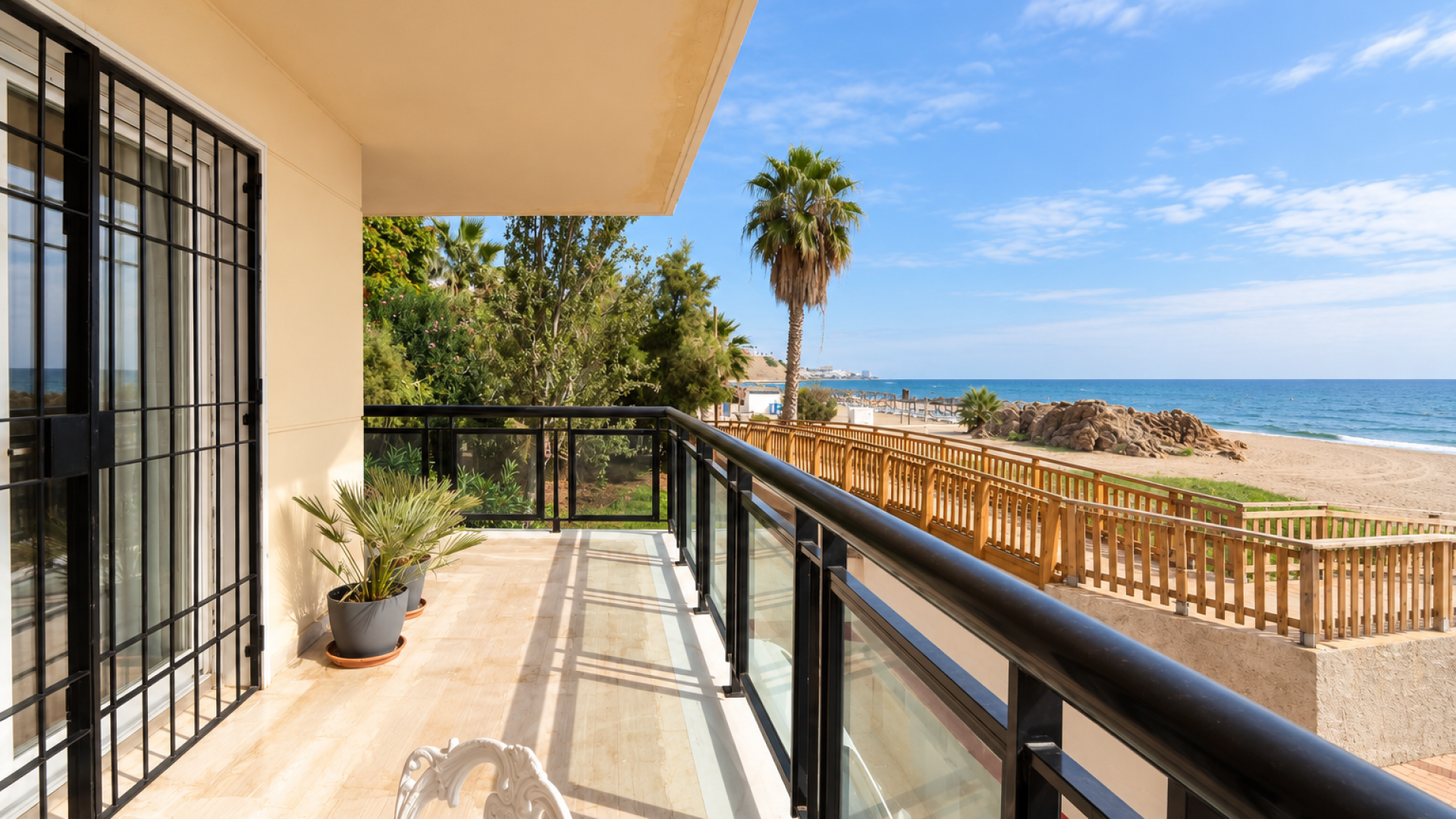 Exclusive Renovated Frontline Beach Apartment in Fuengirola