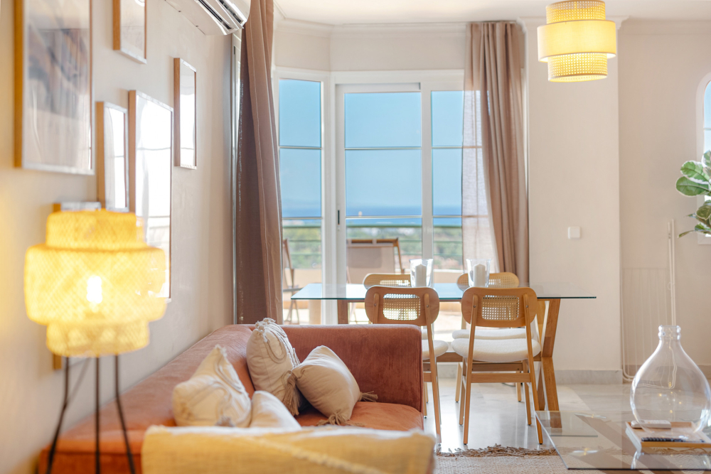 Bright 2 bedroom apartment with sea view in Nueva Andalucia