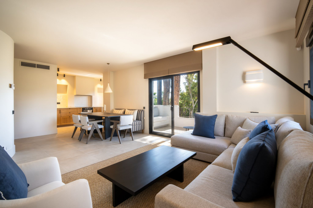 Moderno apartamento de lujo con azotea y cine.