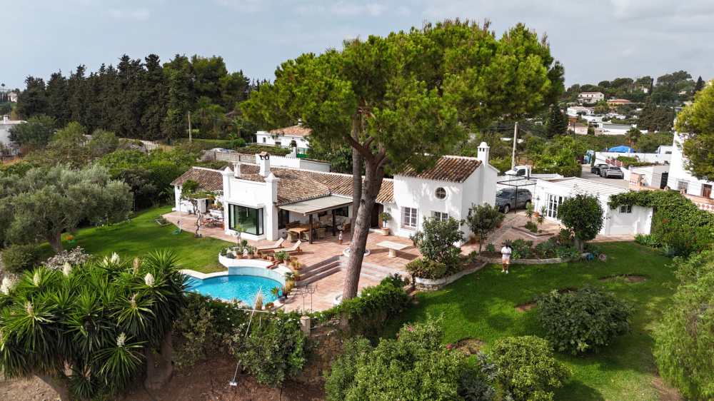 Charming villa with panoramic views in Guadalmina Alta