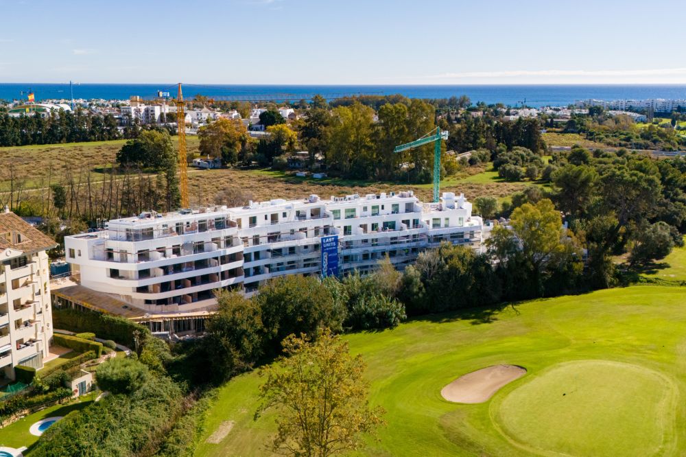 Breeze is a spectacular project of 34 amazing apartments and penthouses, located in front line golf in Marbella